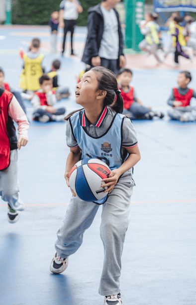 萨拉赫迎来七赛季出色发挥，中国队观众热烈欢呼！